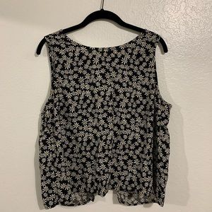 Forever 21 black sleeveless top w/ white Daisys
